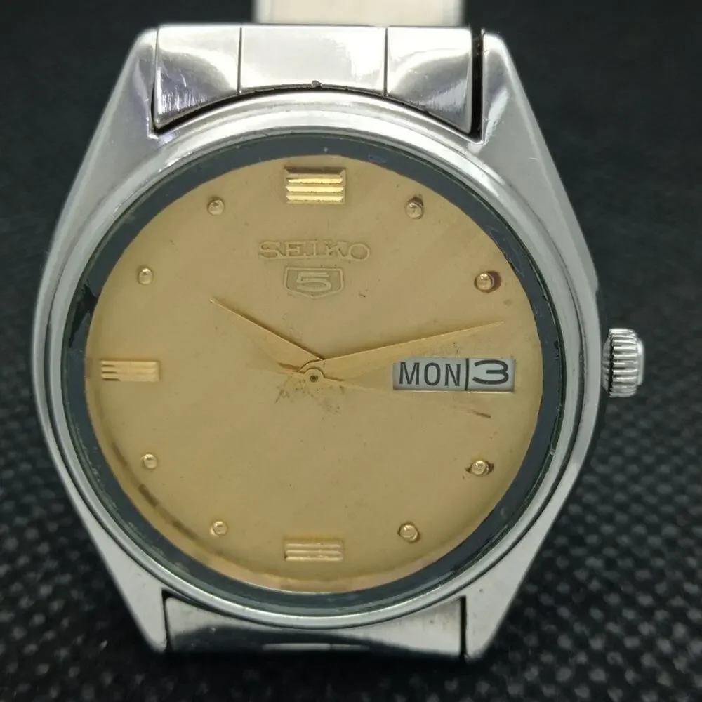Vintage 1990 Seiko Automatic Mens Silver Watch W/daydate & Gold accents